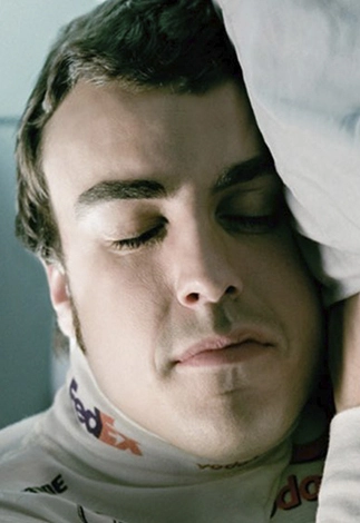 Imagen de Fernando Alonso durmiendo