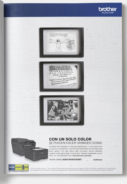 Imagen en blanco y negro con publicidad de Brother y 3 cuadros colgados en la pared.
