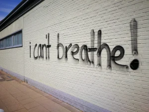 "I can't breathe" se han convertido en el lema de las numerosas protestas que han brotado con fuerza en todo el mundo reivindicando su muerte bajo la denominación Black Lives Matter.